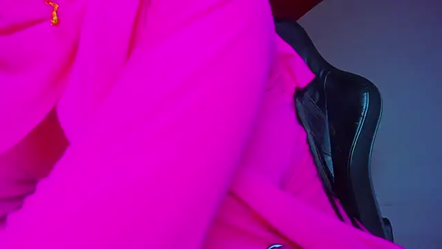 Snapshot of Tahiraa_ chatting on May 11, 2026, 1:23 pm Tahiraa online show from May 11, 2026, 1:23 pm