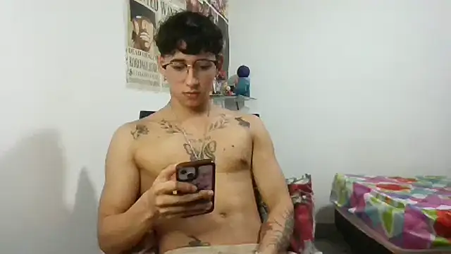 Snapshot of Dillom420 chatting on January 21, 2025, 4:43 am Dillom420 online show from January 21, 2025, 4:43 am