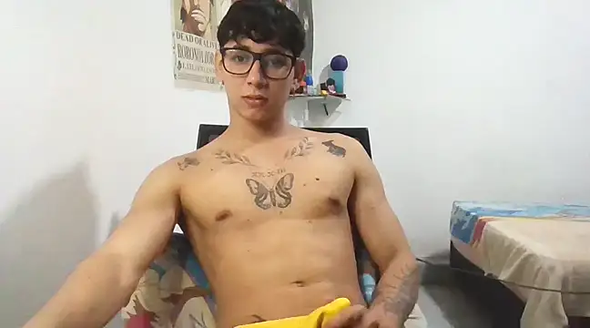 Snapshot of Dillom420 chatting on March 11, 2025, 5:13 am Dillom420 online show from March 11, 2025, 5:13 am