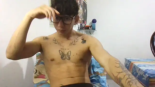 Snapshot of Dillom420 chatting on February 22, 2025, 4:51 am Dillom420 online show from February 22, 2025, 4:51 am