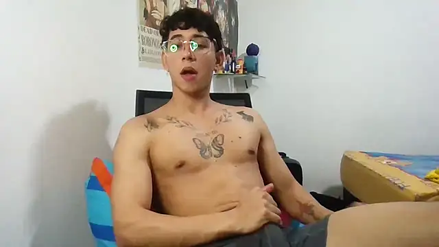 Snapshot of Dillom420 chatting on January 30, 2025, 7:39 am Dillom420 online show from January 30, 2025, 7:39 am