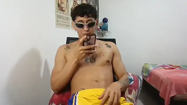 Snapshot of Dillom420 chatting on January 22, 2025, 8:29 am Dillom420 online show from January 22, 2025, 8:29 am