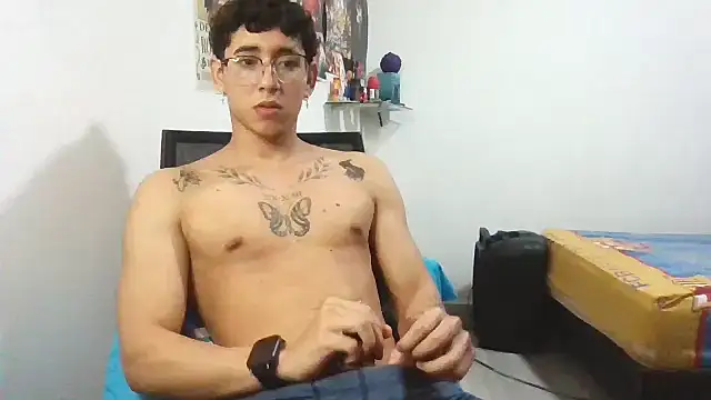 Snapshot of Dillom420 chatting on February 5, 2025, 7:29 am Dillom420 online show from February 5, 2025, 7:29 am