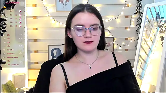 Josephine jo online show from December 4, 2025, 8:08 pm