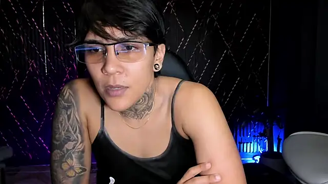 Snapshot of ZhoeStrong chatting on February 3, 2026, 2:53 am ZhoeStrong online show from February 3, 2026, 2:53 am