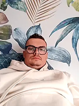 GLouglou19 online show from September 13, 2025, 3:56 pm