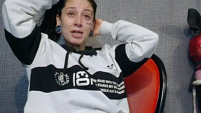 LusstCruella online show from March 6, 2025, 6:05 pm