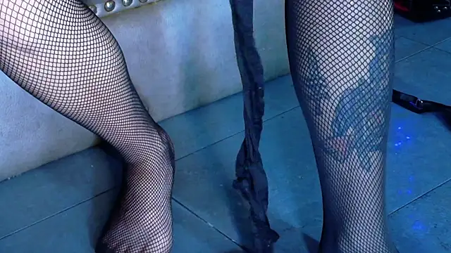 Snapshot of LusstCruella chatting on December 17, 2025, 2:33 pm LusstCruella online show from December 17, 2025, 2:33 pm