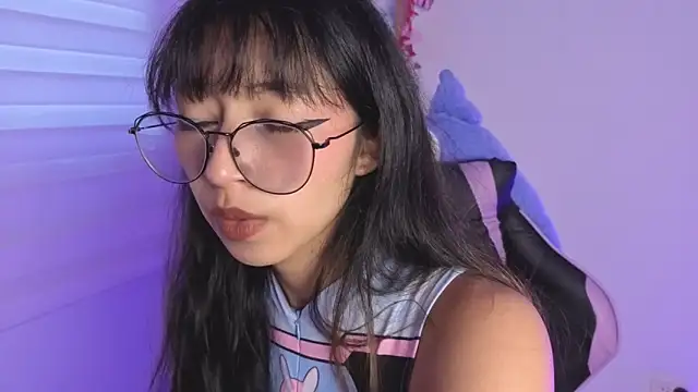 Snapshot of Yommi_Winx chatting on November 6, 2025, 10:25 pm Yommi Winx online show from November 6, 2025, 10:25 pm