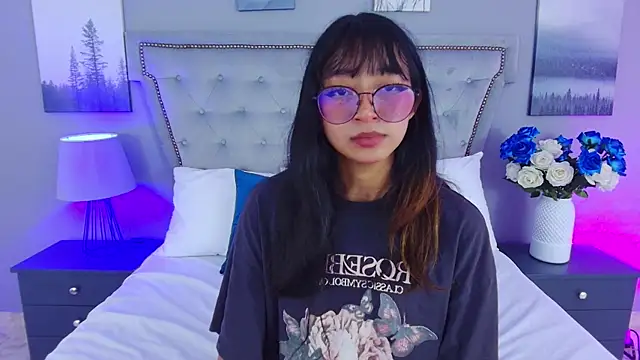 Snapshot of Yommi_Winx chatting on September 9, 2025, 9:24 pm Yommi Winx online show from September 9, 2025, 9:24 pm