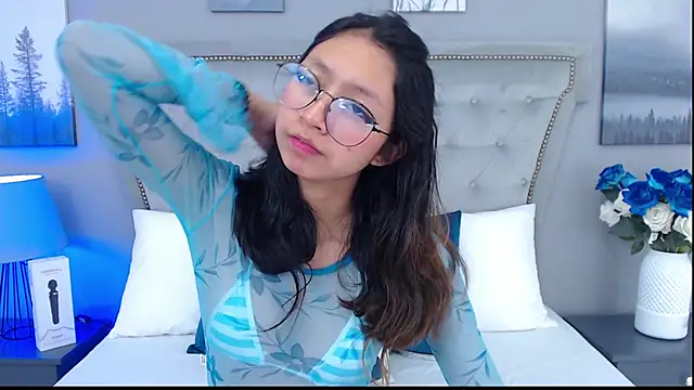 Snapshot of Yommi_Winx chatting on March 2, 2025, 8:25 pm Yommi Winx online show from March 2, 2025, 8:25 pm