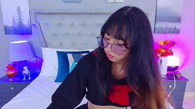 Snapshot of Yommi_Winx chatting on October 25, 2025, 9:15 pm Yommi Winx online show from October 25, 2025, 9:15 pm