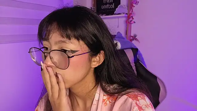 Snapshot of Yommi_Winx chatting on December 4, 2025, 3:49 am Yommi Winx online show from December 4, 2025, 3:49 am