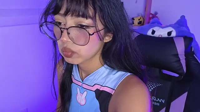 Snapshot of Yommi_Winx chatting on January 10, 2026, 4:08 am Yommi Winx online show from January 10, 2026, 4:08 am