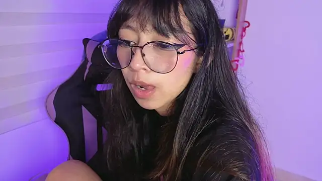 Snapshot of Yommi_Winx chatting on November 16, 2025, 3:22 am Yommi Winx online show from November 16, 2025, 3:22 am