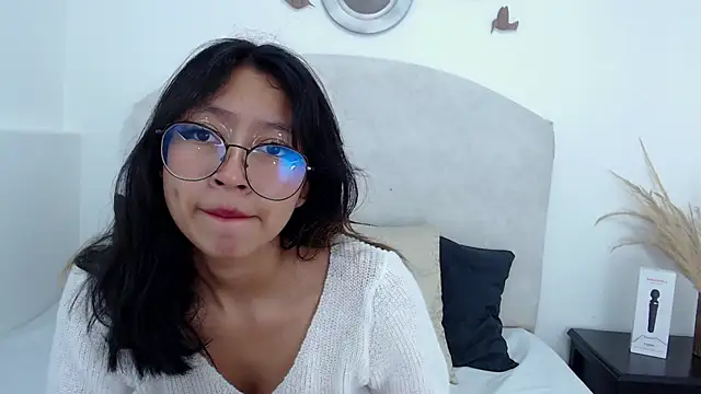 Snapshot of Yommi_Winx chatting on February 22, 2025, 3:56 am Yommi Winx online show from February 22, 2025, 3:56 am