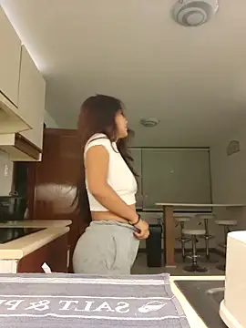 Snapshot of Lau1127 chatting on December 19, 2025, 3:10 am Lau1127 online show from December 19, 2025, 3:10 am