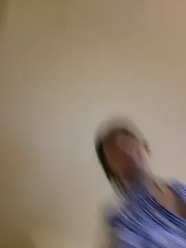 Snapshot of Lau1127 chatting on June 17, 2026, 4:45 am Lau1127 online show from June 17, 2026, 4:45 am