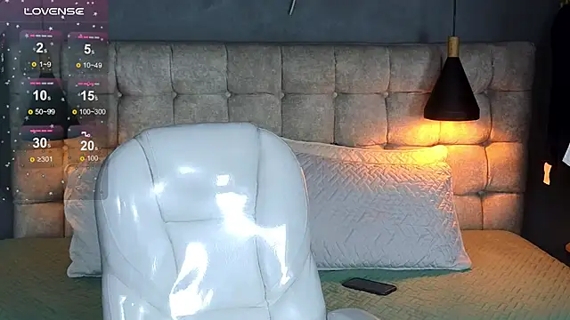 Laia and Aloby online show from November 10, 2025, 10:15 pm