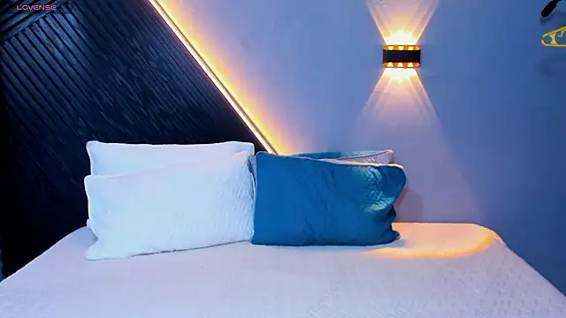 Laia and Aloby online show from March 18, 2026, 10:10 pm