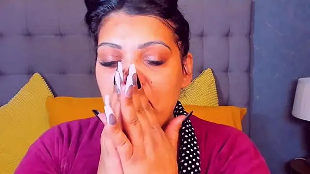 Snapshot of AmyCubes chatting on April 6, 2026, 4:46 am AmyCubes online show from April 6, 2026, 4:46 am