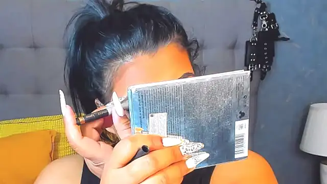 Snapshot of AmyCubes chatting on April 16, 2026, 5:08 am AmyCubes online show from April 16, 2026, 5:08 am