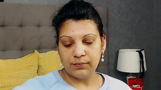 Snapshot of AmyCubes chatting on March 19, 2025, 4:25 am AmyCubes online show from March 19, 2025, 4:25 am