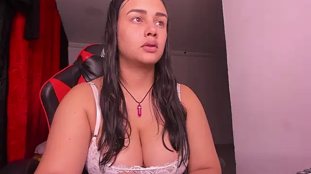 cristalsadik23 online show from October 24, 2025, 4:11 am