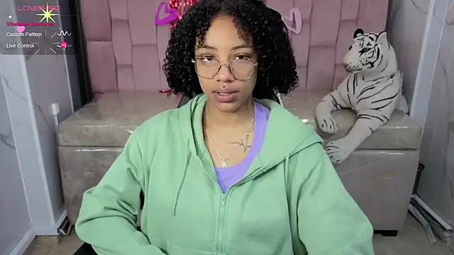 Violeth b online show from February 26, 2026, 12:49 pm