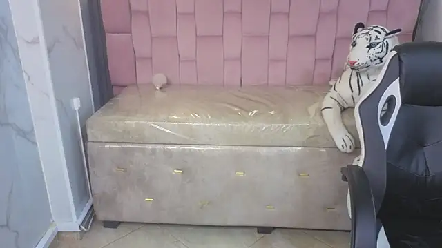 Violeth b online show from March 10, 2026, 1:15 pm