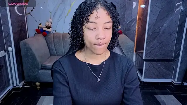 Violeth b online show from April 13, 2026, 1:04 pm