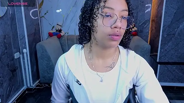 Violeth b online show from May 27, 2026, 12:56 pm