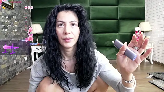 Snapshot of SelenSummer chatting on September 10, 2025, 4:11 am SelenSummer online show from September 10, 2025, 4:11 am