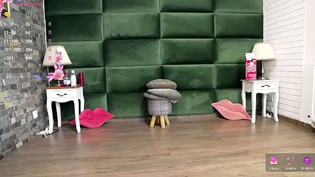 Snapshot of SelenSummer chatting on September 13, 2025, 4:12 am SelenSummer online show from September 13, 2025, 4:12 am