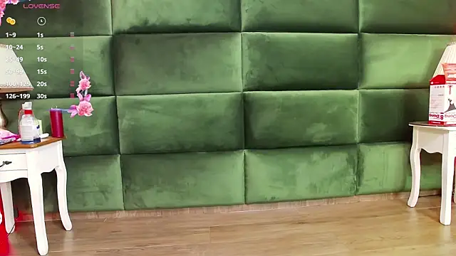 Snapshot of SelenSummer chatting on October 2, 2025, 3:54 am SelenSummer online show from October 2, 2025, 3:54 am