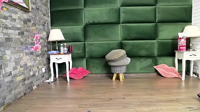 Snapshot of SelenSummer chatting on September 9, 2025, 4:11 am SelenSummer online show from September 9, 2025, 4:11 am