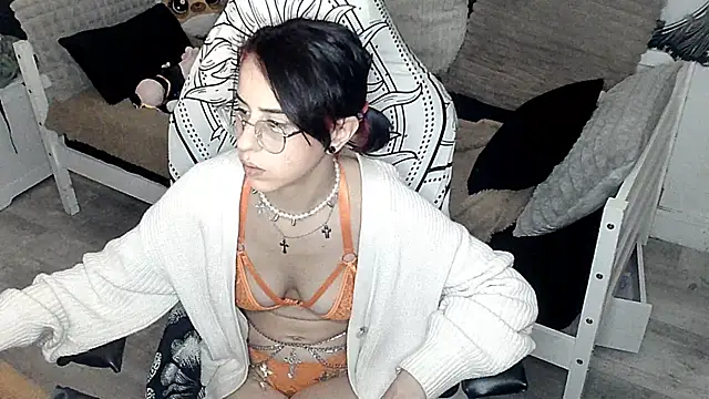 Snapshot of LisandreLaVenale chatting on February 27, 2025, 10:20 pm LisandreLaVenale online show from February 27, 2025, 10:20 pm