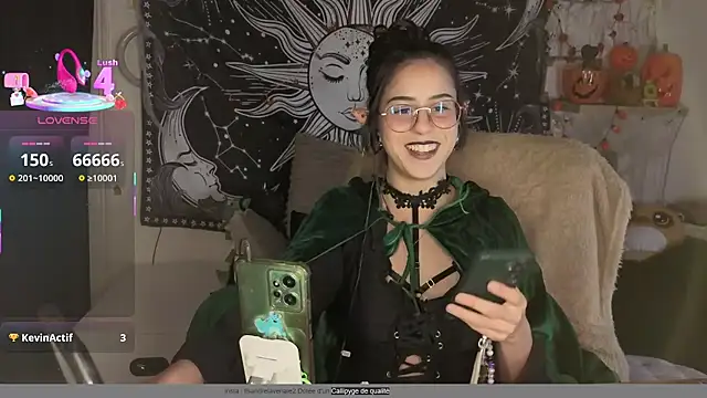 Snapshot of LisandreLaVenale chatting on October 10, 2025, 10:32 pm LisandreLaVenale online show from October 10, 2025, 10:32 pm