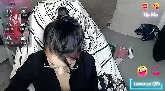 Snapshot of LisandreLaVenale chatting on February 16, 2025, 10:11 pm LisandreLaVenale online show from February 16, 2025, 10:11 pm