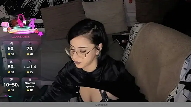 Snapshot of LisandreLaVenale chatting on November 15, 2025, 11:31 pm LisandreLaVenale online show from November 15, 2025, 11:31 pm