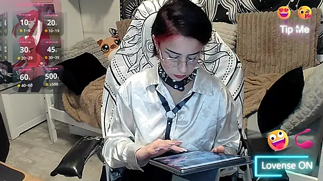 Snapshot of LisandreLaVenale chatting on February 24, 2025, 9:20 pm LisandreLaVenale online show from February 24, 2025, 9:20 pm