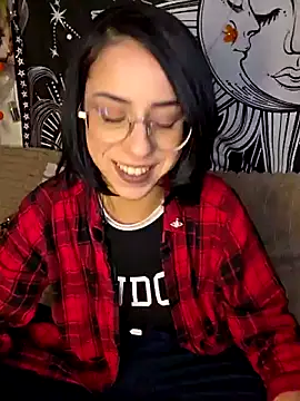 Snapshot of LisandreLaVenale chatting on October 5, 2025, 10:33 pm LisandreLaVenale online show from October 5, 2025, 10:33 pm