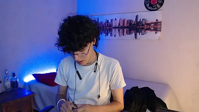 Jeam hot online show from February 10, 2025, 7:38 pm