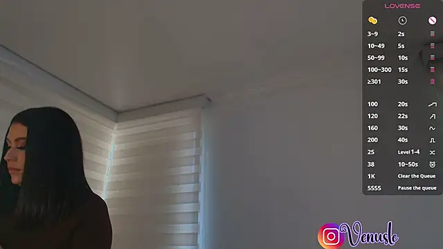 Snapshot of venusleroy_ chatting on October 31, 2025, 9:22 pm venusleroy online show from October 31, 2025, 9:22 pm