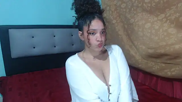 Snapshot of kalipso_n-jones chatting on February 24, 2025, 8:03 pm kalipso n-jones online show from February 24, 2025, 8:03 pm