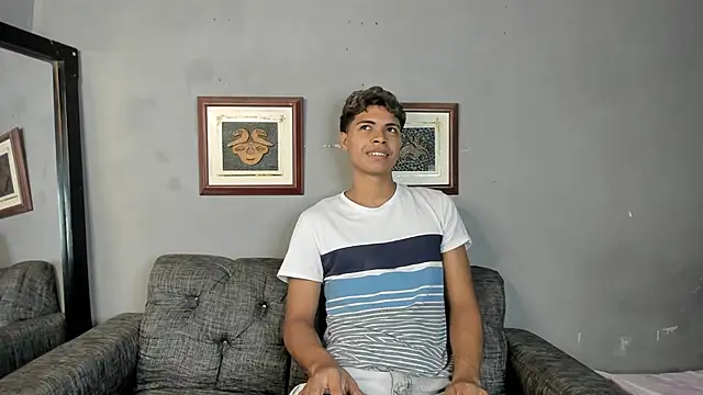 Snapshot of dafnezahiraa_ chatting on December 27, 2024, 11:42 pm dafnezahiraa online show from December 27, 2024, 11:42 pm