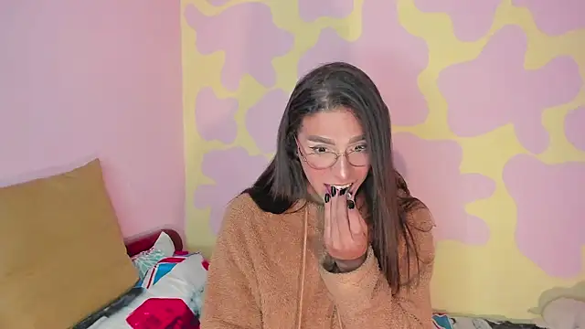 Snapshot of Crystal_channel1 chatting on December 14, 2024, 12:01 am Crystal channel1 online show from December 14, 2024, 12:01 am