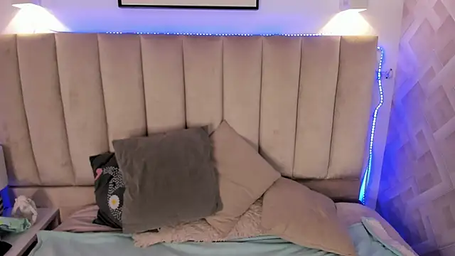 Snapshot of Haru_Bonny chatting on December 18, 2025, 8:01 pm Haru Bonny online show from December 18, 2025, 8:01 pm