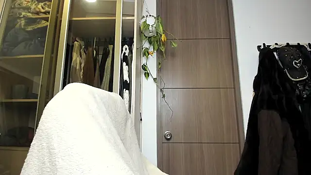 Snapshot of santy-kitty chatting on March 2, 2025, 3:24 am santy-kitty online show from March 2, 2025, 3:24 am