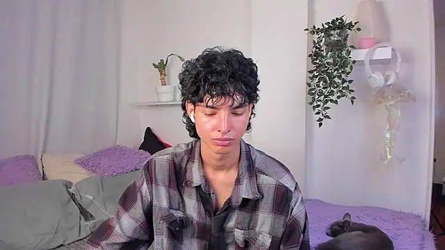 Snapshot of santy-kitty chatting on February 3, 2026, 11:43 pm santy-kitty online show from February 3, 2026, 11:43 pm